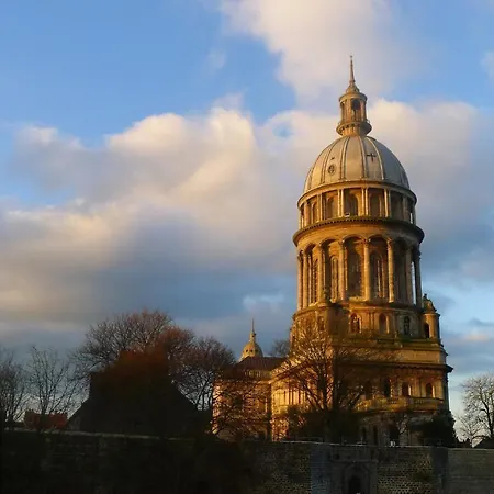 Spacieux Dans La Vielle Ville, Au Pied De Notre Dame ! Boulogne-sur-Mer